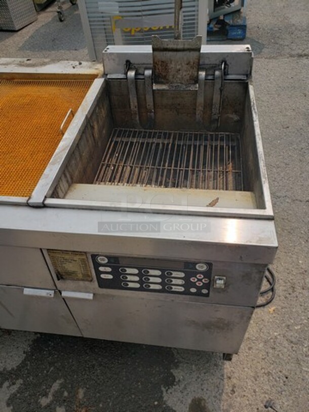 Hobart 2 Compartment Electric Fryer!

60 Hz
208 V
3 PH
24.3 Kw - Image 2 of 8