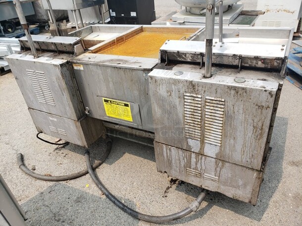 Hobart 2 Compartment Electric Fryer!

60 Hz
208 V
3 PH
24.3 Kw - Image 5 of 8