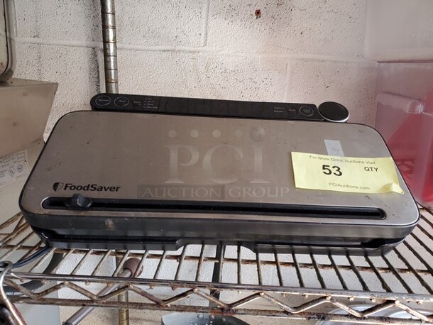 FoodSaver VS3180 Vacuum Sealer Machine Sold as is!  - Image 2 of 4
