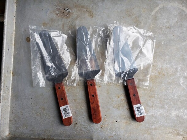 ALLIED Pie Server with Wood Handle Brand New! BIDX3 - Image 4 of 4