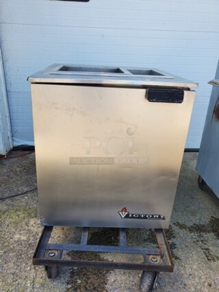Victory Single Door Refrigerator|115V|27"X29"X30"|Working!