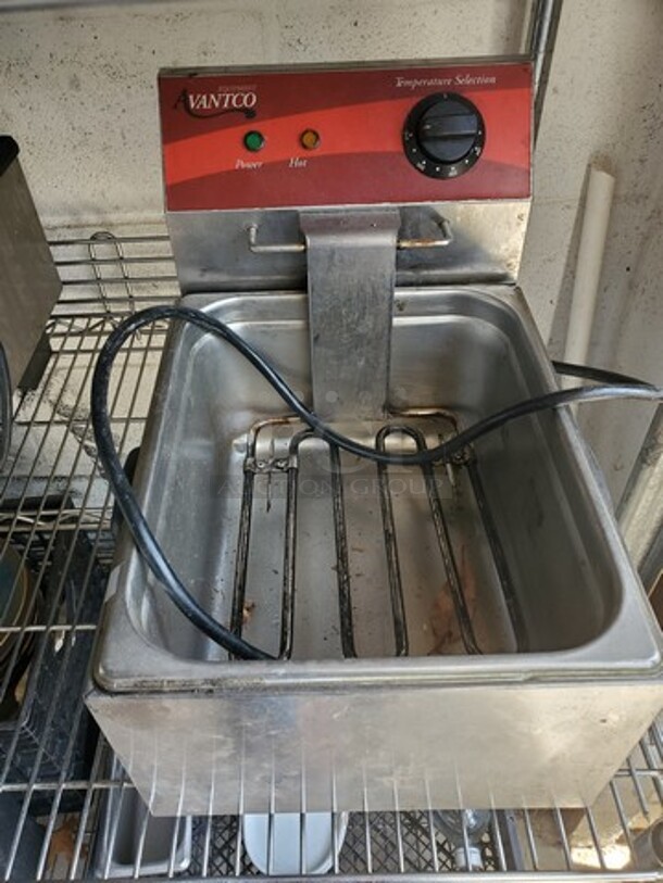Avantco F100 Electric Countertop Fryer|120V|1750W|AS IS - Image 2 of 3
