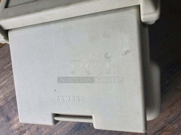 Cambro SlidingLid Black Mobile Ice Bin  125 lb 31 1/2"L x 23"W x 29 - Image 3 of 3