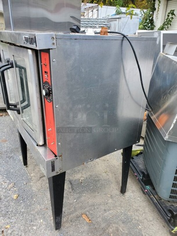 Vulcan VC4GD VC Series Standard Depth Gas Convection Oven
120 V
60 Hz
1 PH - Image 4 of 5