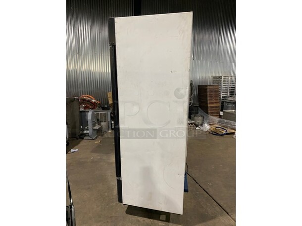 Nice! True GDM-49F Metal Commercial 2 Glass Door Reach In Freezer Merchandiser w/ Poly Coated Racks on Commercial Casters. 115 Volts, 1 Phase - Image 2 of 6