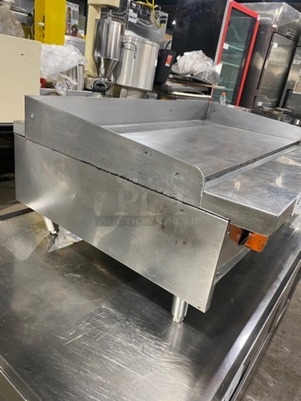 Sierra Commercial Countertop Natural Gas Powered Flat Top Griddle! With Back And Side Splashes! All Stainless Steel! On Small Legs! - Image 2 of 8
