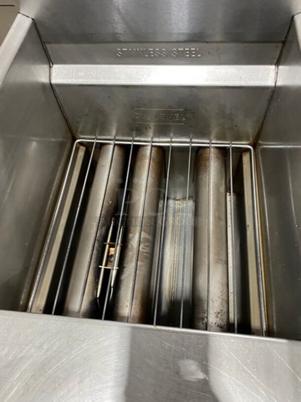 American Range Commercial Natural Gas Powered Deep Fat Fryer! With 2 Metal Frying Baskets! With Backsplash! All Stainless Steel! On Legs! Model: AF50HE SN: 211020FO029 - Image 6 of 9