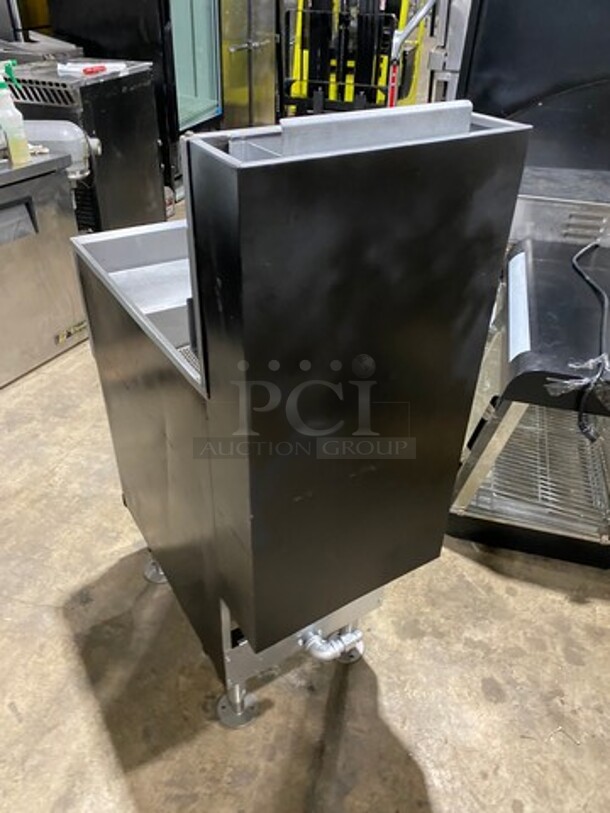 Pitco Commercial Natural Gas Powered Deep Fat Fryer! All Stainless Steel! On Legs! Model: 35C SN: G17AB103830 - Image 4 of 8