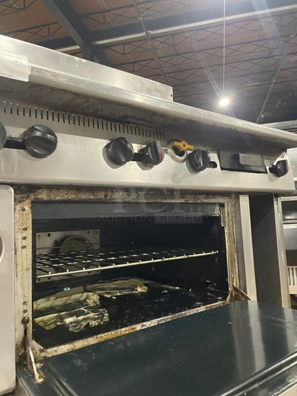 Vulcan Natural Gas Powered 4 Burner Range Split Top With Flat Grill! With Full Size Convection Oven Underneath! All Stainless Steel! With Back Splash! 120V 1 Phase! Model: G481FLC SN: 657080944! - Image 8 of 12