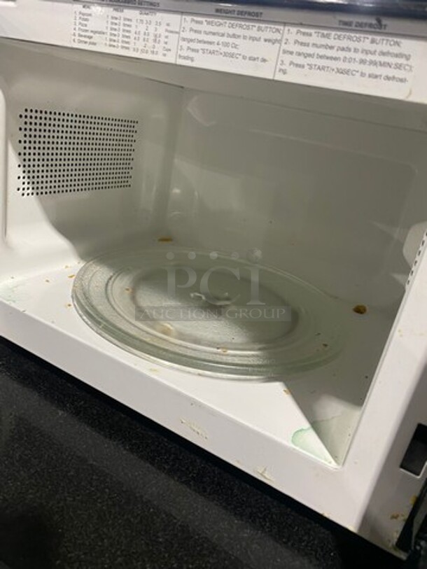 LATE MODEL! 2021 Insignia Countertop Microwave! Model: NSMW07BK0 SN: 21G14A00648 120V - Image 6 of 8