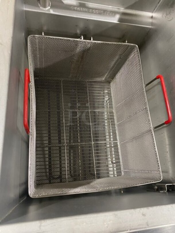 Pitco Frialator Commercial Electric Power Pasta Fryer Cooker! With Frying Basket! All Stainless Steel! On Casters! WORKING WHEN REMOVED! Model: RTE14HH SN: E04HB030104 208 60HZ 3 Phase - Image 5 of 9