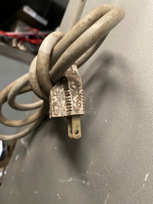 Univex Commercial 30 Quart Planetary Mixer with Mixing Bowl! 115V 1PH! Eletric powered! - Image 9 of 9