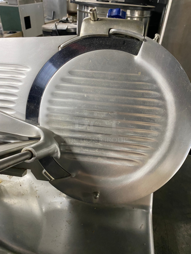 Globe Commercial Countertop Deli/ Meat Slicer! All Stainless Steel! Model: SCR12 SN: 800688 115V 60HZ 1 Phase - Image 5 of 8