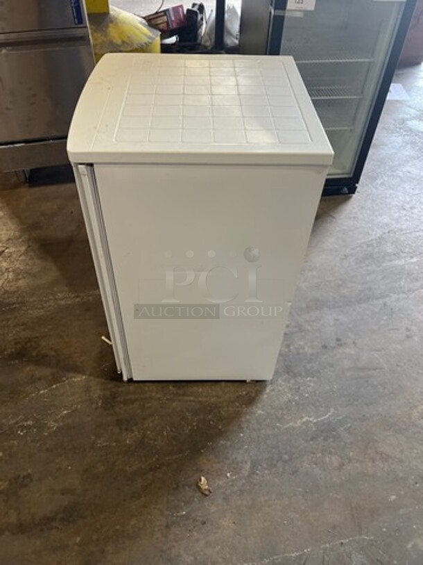 Avanti White Mini Fridge! With Poly Shelves! - Image 3 of 5