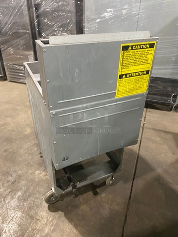Like New! Sierra Commercial Natural Gas Powered Deep Fat Fryer! With 2 Metal Frying Baskets! With Backsplash! All Stainless Steel! On Casters! Model: SRF7580NG SN: 170802367 - Image 5 of 10