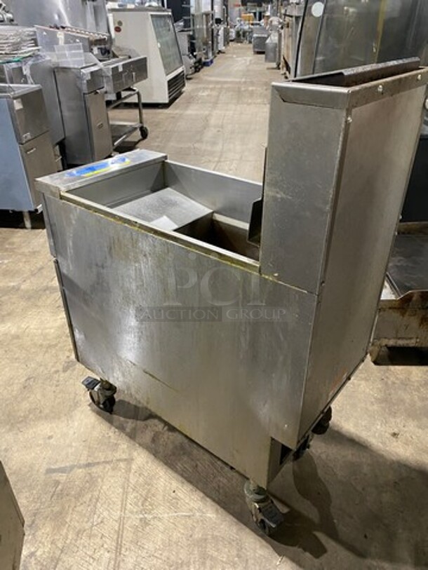 Pitco Commercial Natural Gas Powered Deep Fat Fryer! All Stainless Steel! On Casters! Model: SG14 SN: G19JE060752 - Image 4 of 8