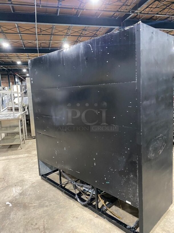 True Commercial 3 Door Reach In Cooler Merchandiser! With View Through Doors! Poly Coated Racks! Model: GDM69 SN: 14406957 115V 1PH  - Image 3 of 8