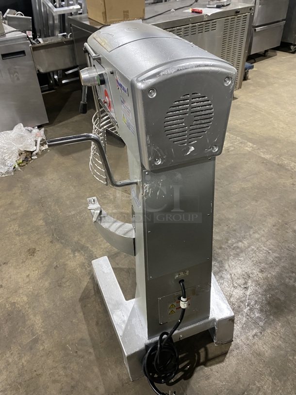 2015 Omcan SP300A Metal Commercial Floor Style 30 Quart Planetary Dough Mixer w/ Stainless Steel Bowl Whisk and Paddle Attachments! Eletric Powered! 110 Volts, 1 Phase SN:19010300566 21x26x46! Tested and Working! - Image 4 of 8