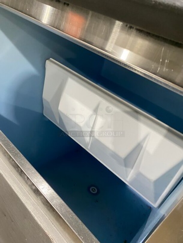 Manitowoc Commercial Ice Making Machine! With Commercial Ice Bin Underneath! All Stainless Steel! Model ID0502A161D Serial 1120025579! 115V 1Phase! On Legs! - Image 5 of 9