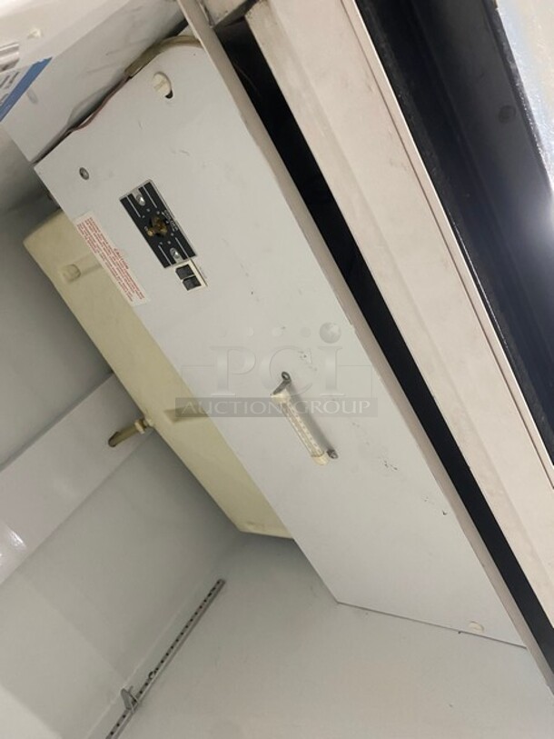 Beverage Air Commercial Single Door Reach In Cooler Merchandiser! With Poly Coated Racks! Model MT27 Serial 6465275! 115V 1Phase! - Image 6 of 8