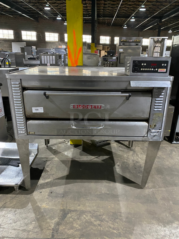 WOW! Blodgett Natural Gas Powered Single Deck Pizza/Baking Oven! All Stainless Steel! On Legs! Model: 1048DD/AA-S SN: 112296QC092A 120V 60HZ 1 Phase