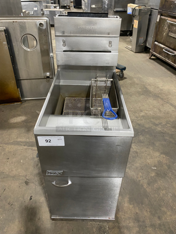 Pitco Frialator Commercial Natural Gas Powered Deep Fat Fryer! With Single Frying Basket! All Stainless Steel! On Legs! Model: 40CSS SN: G054B050486