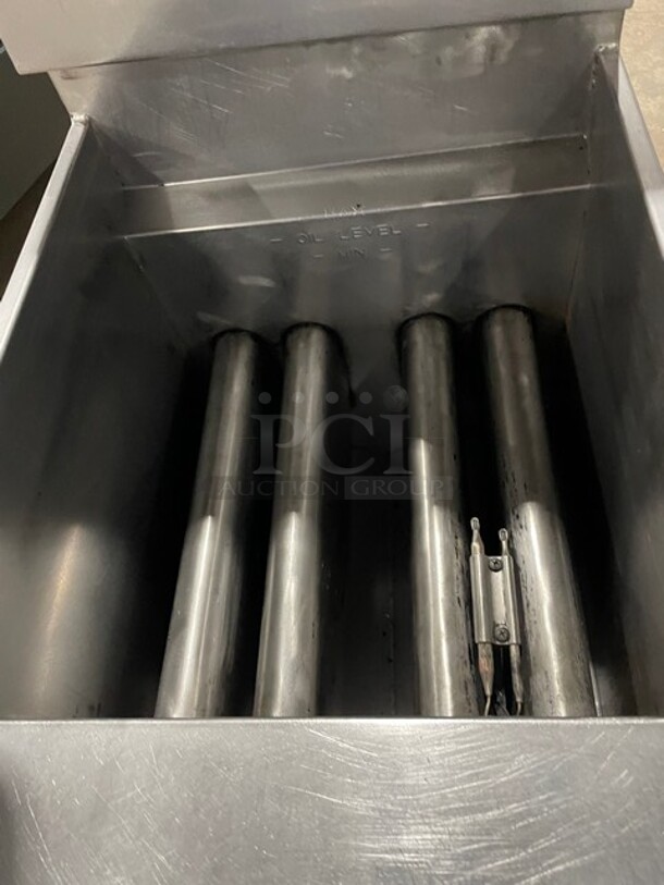 NICE! Pitco Commercial Natural Gas Powered Deep Fat Fryer! With Backsplash! All Stainless Steel! With 2 NEW Frying Baskets! On Casters! Model: 45C SN: G11DB014707! - Image 6 of 9