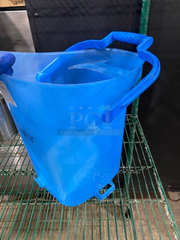 San Jamar Ice Scoop Holder And Scoop! - Image 2 of 9