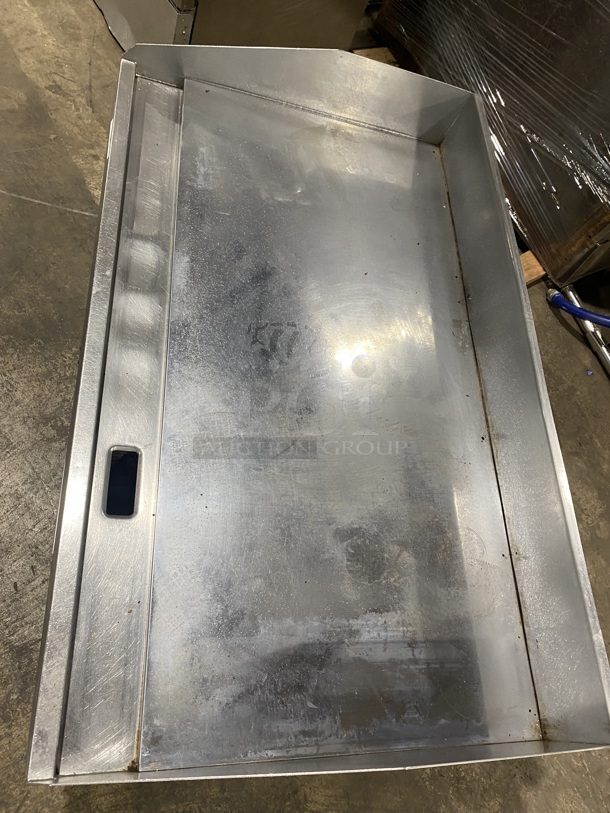 Sweet! Lang Commercial Countertop Natural Gas Powered Mirror Shine/Polished Top Flat Top Griddle! With Thermostatic Controls! With Back & Side Splashes! All Stainless Steel! MODEL 2486CNATSH SN:GT2481218A0011! On Legs! - Image 5 of 9