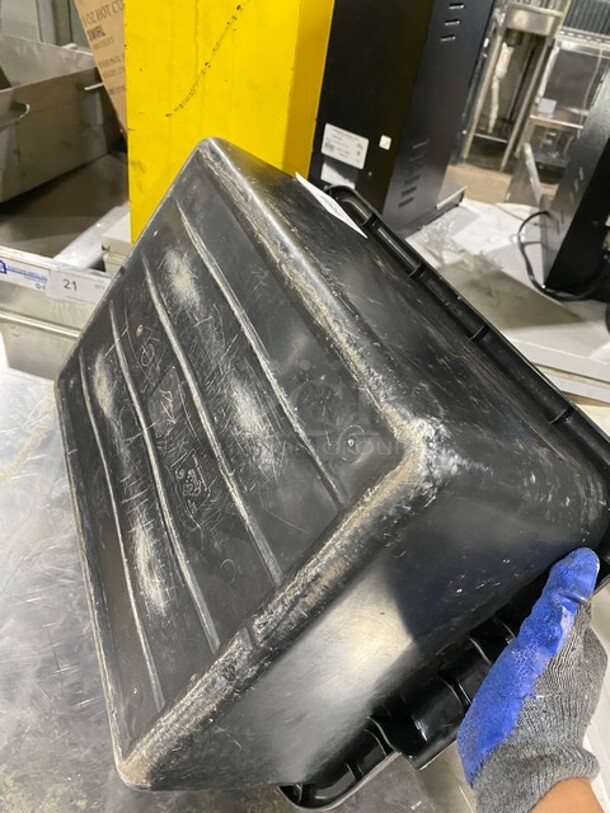 Poly bus bin! 2x Your Bid! - Image 8 of 9