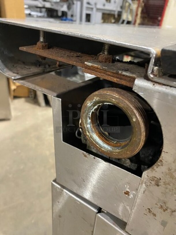 Garland Commercial Natural Gas Powered WIDE BODY 4 Burner Stove! With Oven Underneath! All Stainless Steel! With Raised Back Splash! GREAT FOR BIG POTS! On Legs! - Image 10 of 10