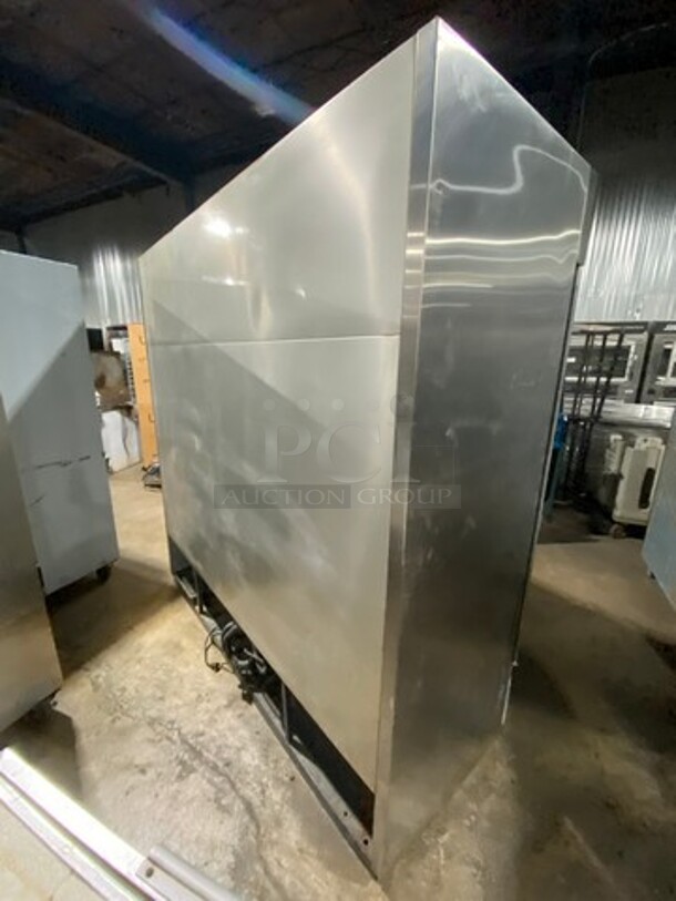 True Commercial 3 Door Reach In Cooler Merchandiser! With View Through Doors! Poly Coated Racks! Stainless Steel Body! Model: TS72G SN: 5254946 115V 60HZ 1 Phase - Image 4 of 8
