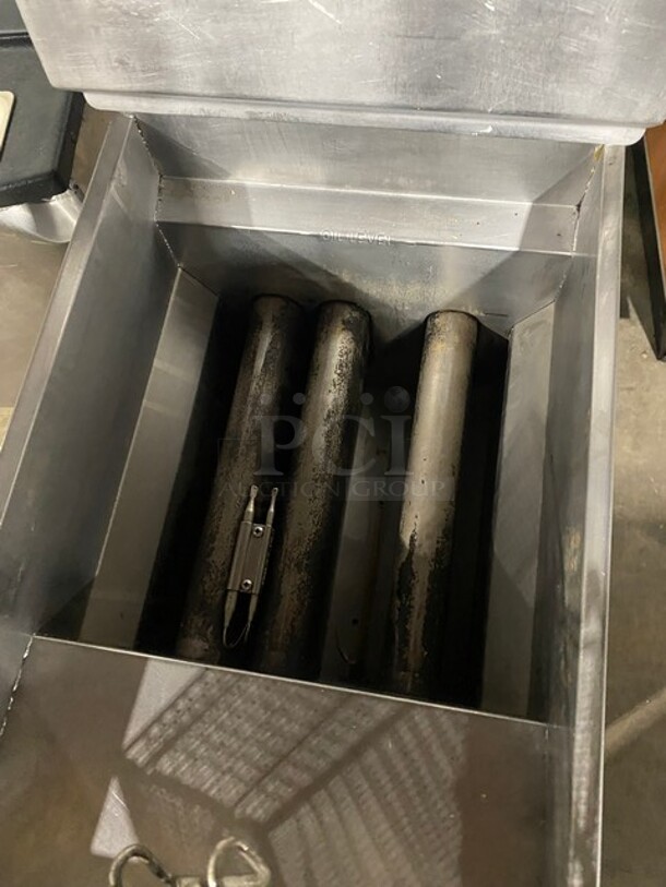 Pitco All Stainless Steel Commercial Natural Gas Powered Deep Fat Fryer! With Backsplash! With 2 Metal Frying Baskets! On Legs! MODEL 40S SN: G17JB061150  - Image 6 of 10