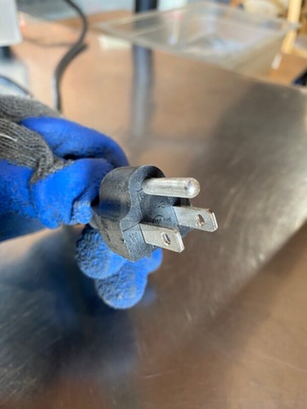 Winco Commercial Countertop Single Well Food Warmer! All Stainless Steel! Model: FWS600 SN: FWS60010014891 120V - Image 9 of 9