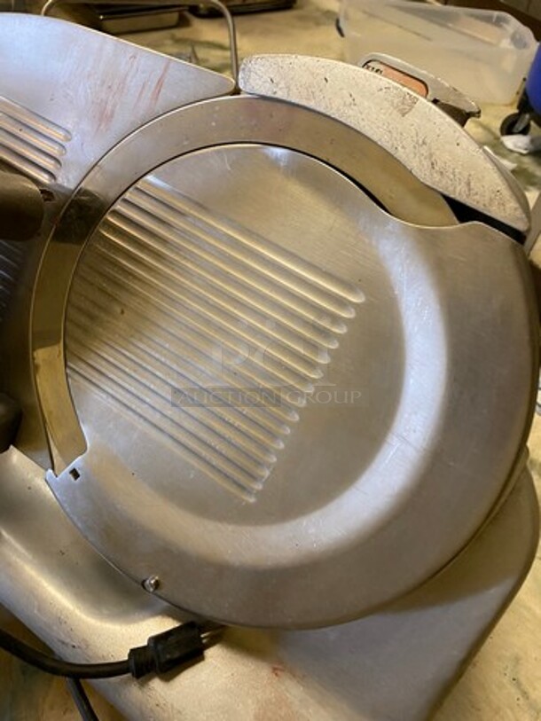 Berkel Commercial Countertop Deli/ Meat Slicer! All Stainless Steel! WORKING WHEN REMOVED! Model: 808 SN: 713492 115V 60HZ 1 Phase - Image 4 of 9