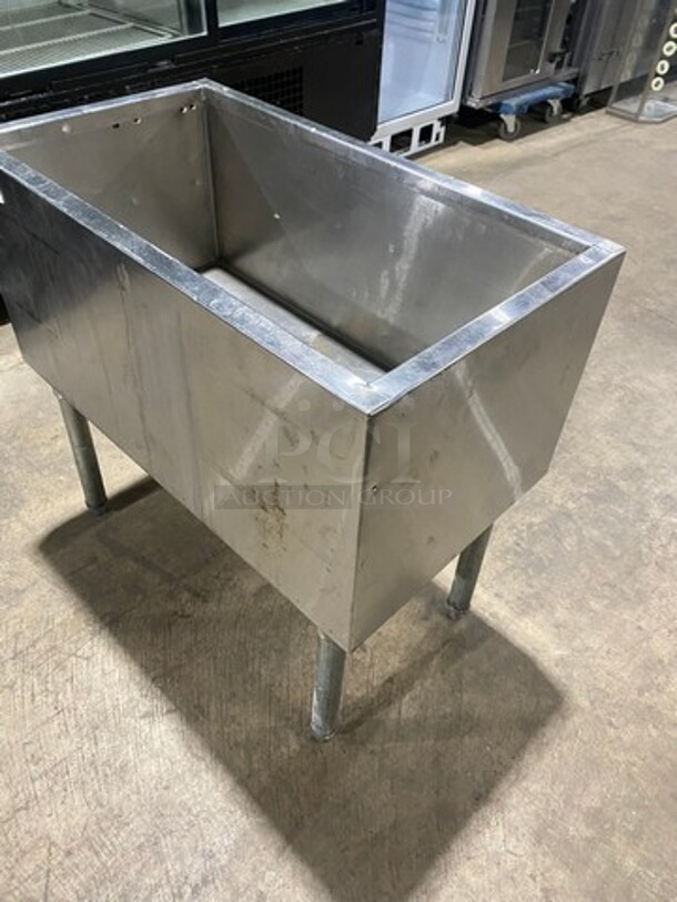 All Stainless Steel Ice Bin! On Legs! - Image 2 of 7