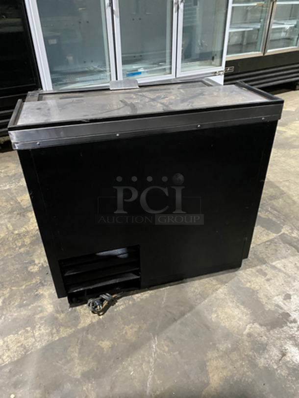 True Commercial Under The Counter Beer Bottle Cooler! With Single Sliding Stainless Steel Top Door! Model: TD3612 SN: 1811647 115V 60HZ 1 Phase - Image 4 of 8