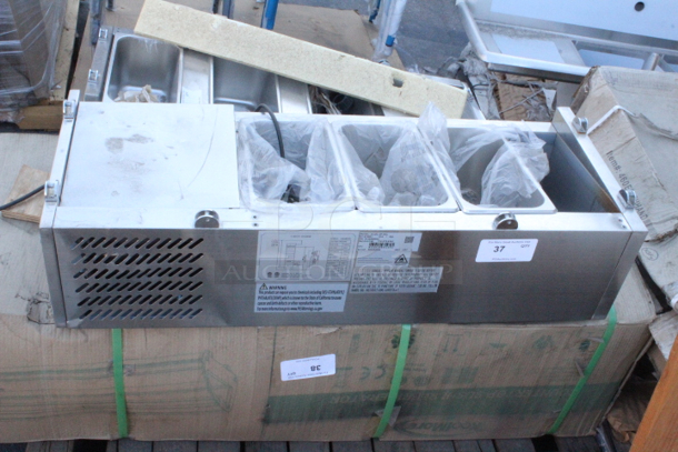 BRAND NEW SCRATCH & DENT! Koolmore SCDC-3P-SSL 40 in. Three Pan Refrigerated Countertop Condiment Prep Station - Image 2 of 3
