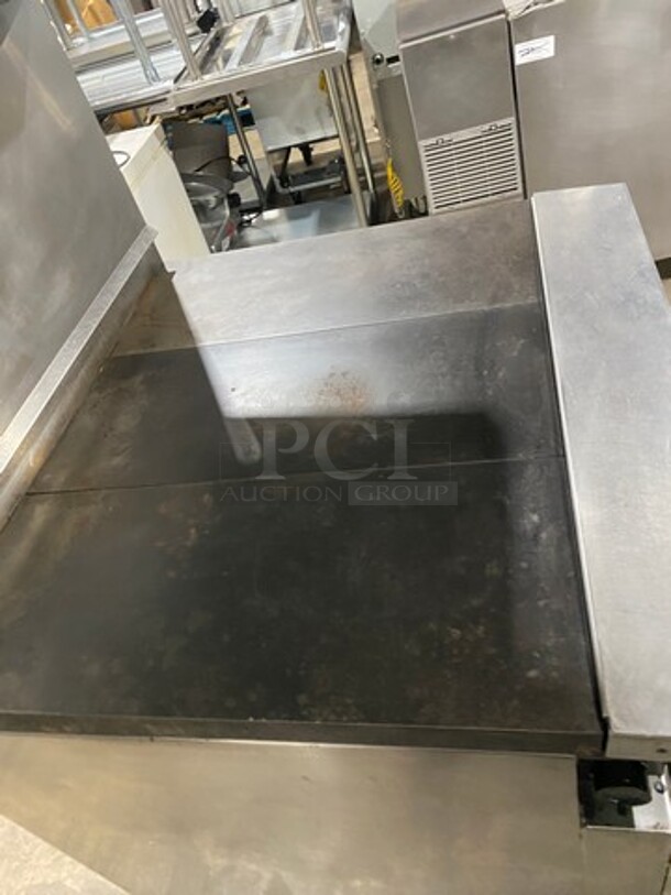 Jade Range Commercial Natural Gas Powered French Top/Hot Plate Stove! With Full Size Oven Underneath! With Metal Oven Racks! With Backsplash And Double Overhead Shelves! All Stainless Steel! On Casters! - Image 5 of 9