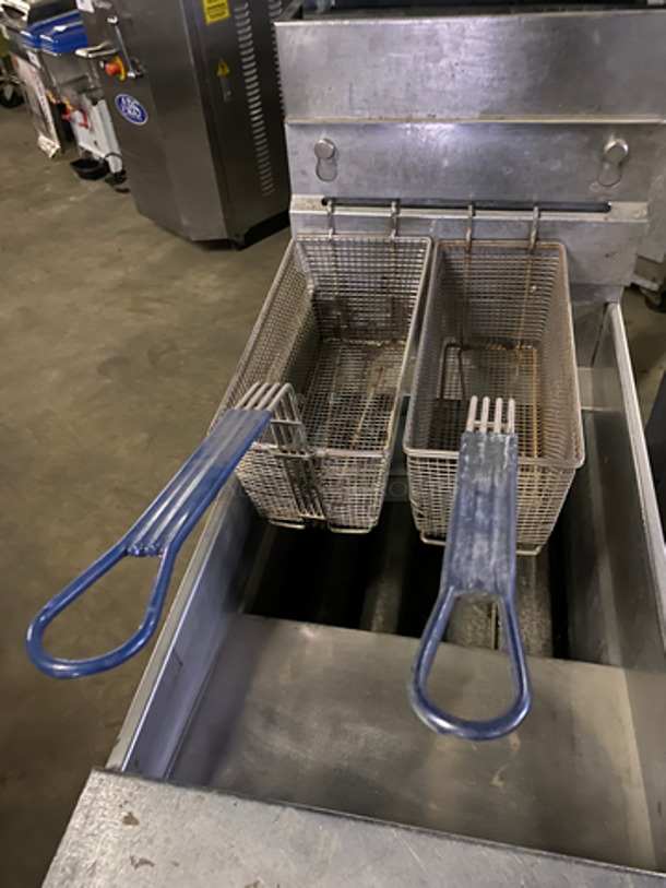 Pitco Commercial Natural Gas Powered Deep Fat Fryer! With Oil Filter System! With Backsplash! With 2 Metal Frying Baskets! All Stainless Steel! On Casters! Model: LBSG14 SN: G05LA039687 120V 50/60HZ 1 Phase  - Image 6 of 10