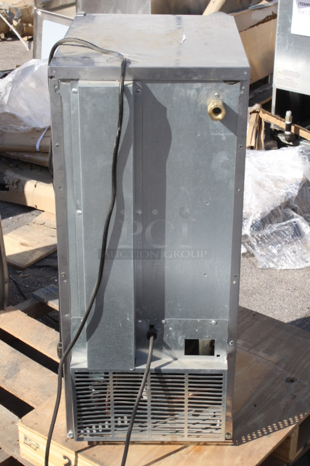BRAND NEW SCRATCH & DENT! Hoshizaki AM-50BAJ 14 7/8" Air Cooled Undercounter Top Hat Cube Ice Machine - 51 lb. Power plug is bent. Right Side is dented. 	 - Image 5 of 7