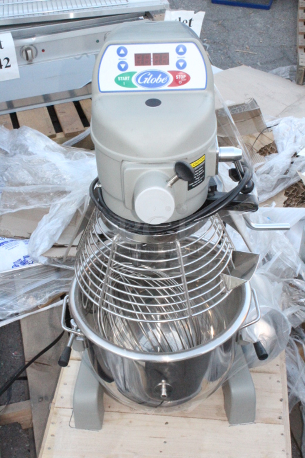 BRAND NEW SCRATCH & DENT! Globe SP20 20 Qt. Planetary Stand Mixer with Guard & Standard Accessories - 120V, 1/2 hp

 - Image 6 of 10
