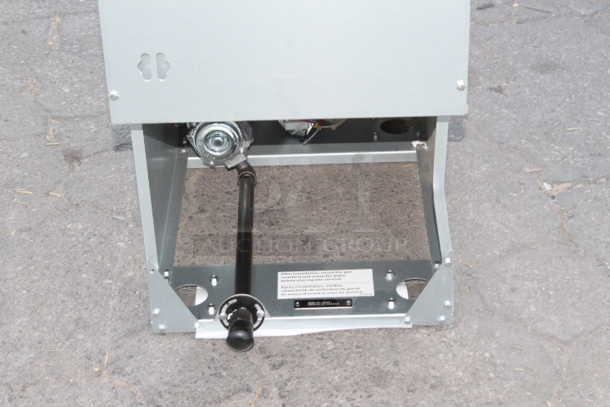 BRAND NEW SCRATCH & DENT! Vulcan LG400-1 45-50 lb. Natural Gas Floor Fryer - 120,000 BTU. S/N: DV1184033 Missing Leg and screws. 	 - Image 5 of 10