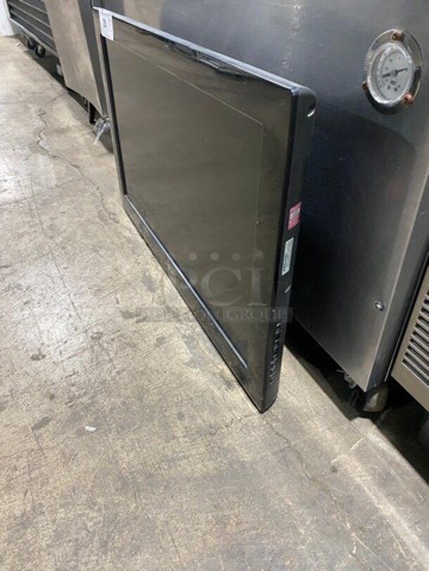 LG 32" Screen TV! Model: 32LK330UB SN: 105WTGG2J471 100/240V - Image 2 of 8