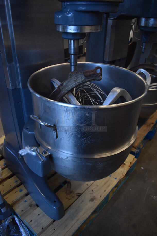 Hobart V-1401 Metal Commercial Floor Style 140 Quart Planetary Dough Mixer w/ Stainless Steel Mixing Bowl, Bowl Adapter, Paddle, Whisk and Dough Hook Attachments. 200 Volts, 3 Phase. 32x48x70 - Image 10 of 11