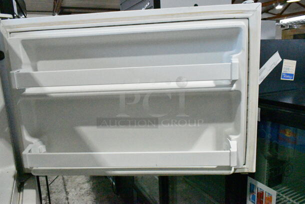 Maytag M1TXEGMYW01 Metal Cooler w/ Freezer. 115 Volts, 1 Phase. Tested and Powers On But Does Not Get Cold
 - Image 4 of 8