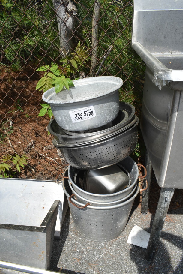 ALL ONE MONEY! Lot of Various Metal Bowls and Colanders. - Image 1 of 3