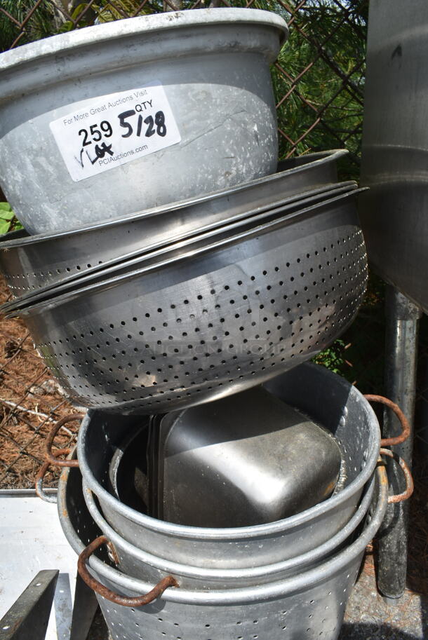 ALL ONE MONEY! Lot of Various Metal Bowls and Colanders. - Image 3 of 3