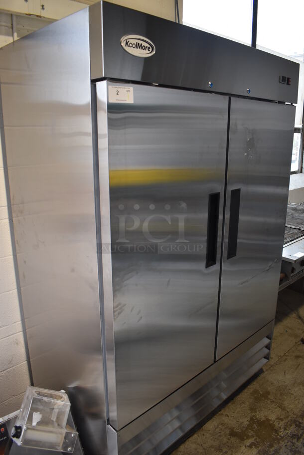 BRAND NEW SCRATCH AND DENT! KoolMore RIR-2D-SS Stainless Steel Commercial 2 Door Reach In Cooler w/ Poly Coated Racks on Commercial Casters. 115 Volts, 1 Phase. 54x32.5x83. Tested and Working! - Image 7 of 8