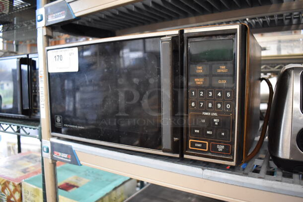 General Electric J E48 003 Metal Countertop Microwave Oven. 120 Volts, 1 Phase. 18x13x9.5 - Image 2 of 5